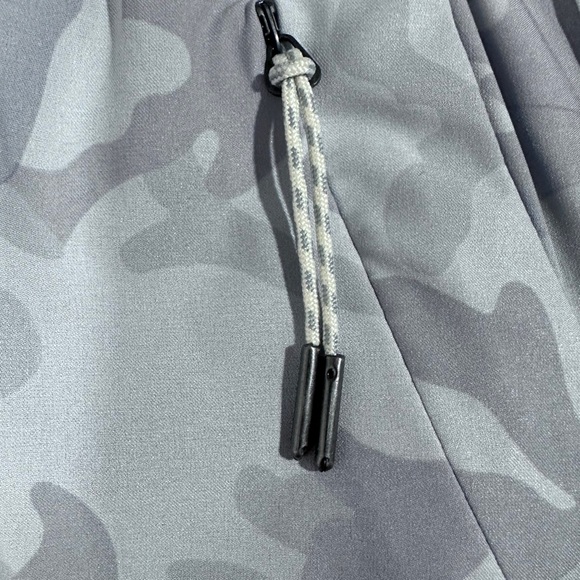 Vuori Grey Dash Lightweight Shorts [11019] - Picture 8 of 10